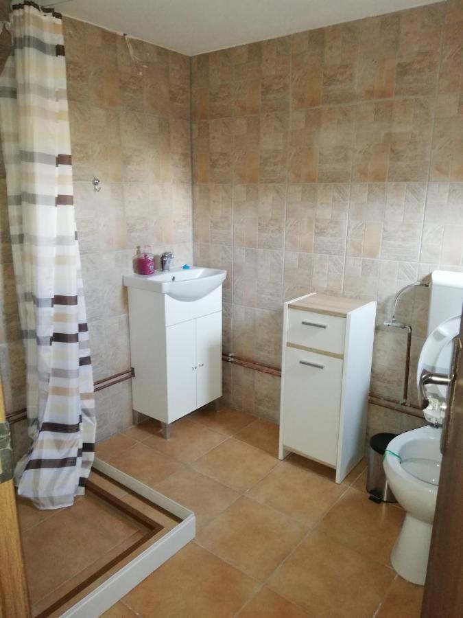 Imado Vendeghaz Appartement Cernat Buitenkant foto